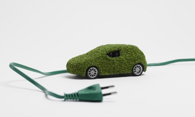 MOBILITÀ ELETTRICA: QUALI SONO I CONSUMI DI CO2 NEL CICLO DI VITA DI UN’AUTO?